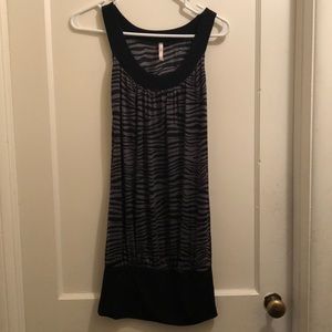 Black and gray animal print no sleeve tunic